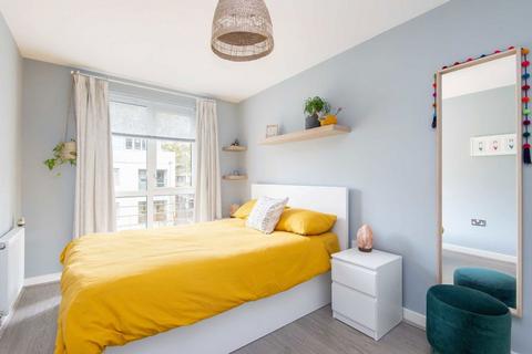 1 bedroom flat for sale, Seven Sisters Road, London N4