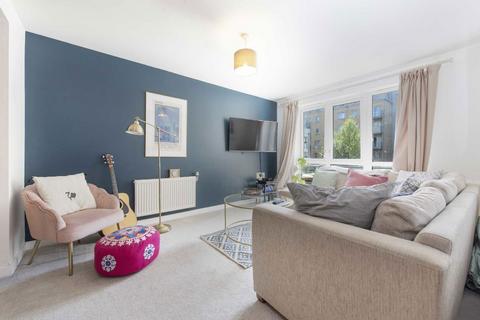 2 bedroom flat for sale, Seven Sisters Road, London N4