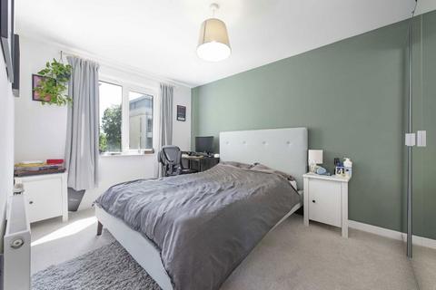 2 bedroom flat for sale, Seven Sisters Road, London N4