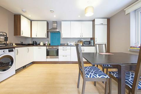 2 bedroom flat for sale, Seven Sisters Road, London N4