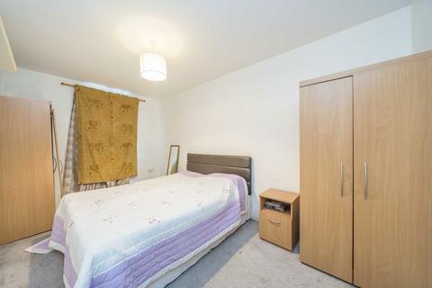 2 bedroom flat for sale, Tottenham Lane, London N8