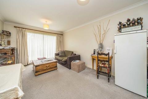 2 bedroom flat for sale, Tottenham Lane, London N8