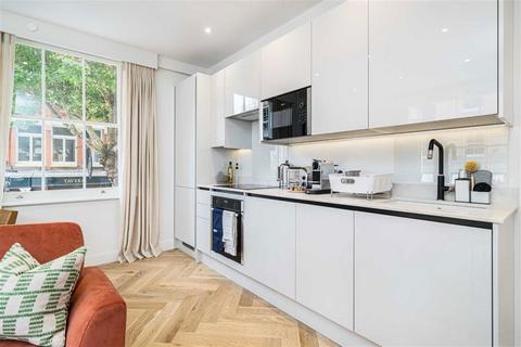 1 bedroom flat to rent, Charlotte Street, London W1T