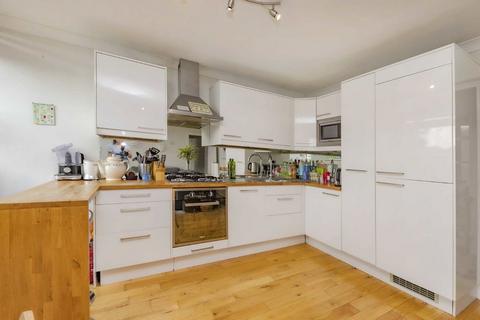 3 bedroom flat for sale, Fulham Road, London SW6