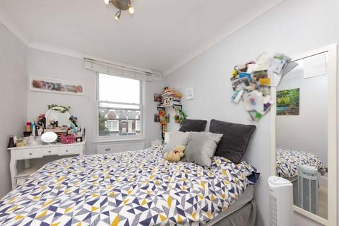 3 bedroom flat for sale, Fulham Road, London SW6