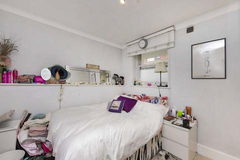 3 bedroom flat for sale, Fulham Road, London SW6