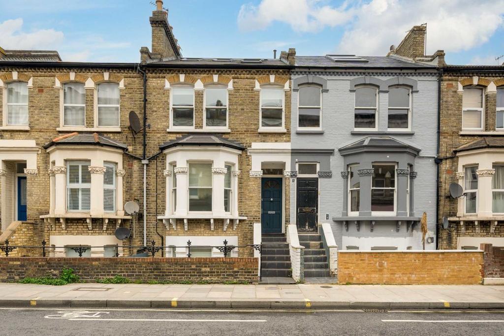Dawes Road, London SW6 1 bed flat - £475,000