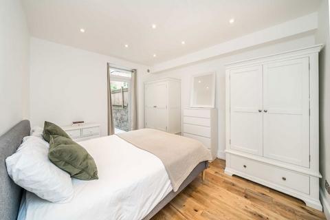 2 bedroom flat for sale, Halford Road, London SW6