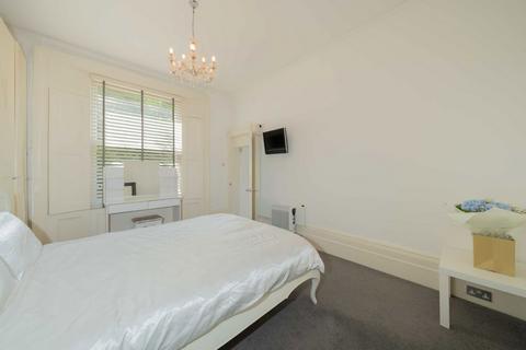 2 bedroom flat for sale, Fulham Road, London SW6