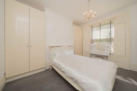 2 bedroom flat for sale, Fulham Road, London SW6