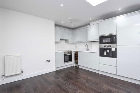 3 bedroom flat for sale, Lillie Road, London SW6