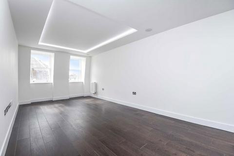 3 bedroom flat for sale, Lillie Road, London SW6