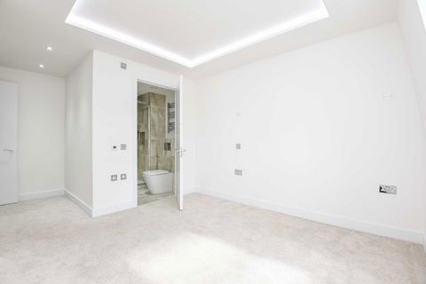 3 bedroom flat for sale, Lillie Road, London SW6