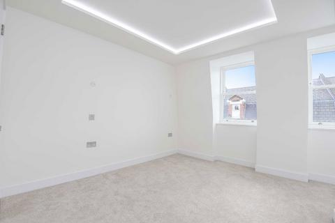 3 bedroom flat for sale, Lillie Road, London SW6