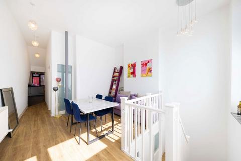 3 bedroom flat for sale, Salisbury Pavement, London SW6