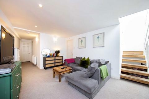 3 bedroom flat for sale, Salisbury Pavement, London SW6