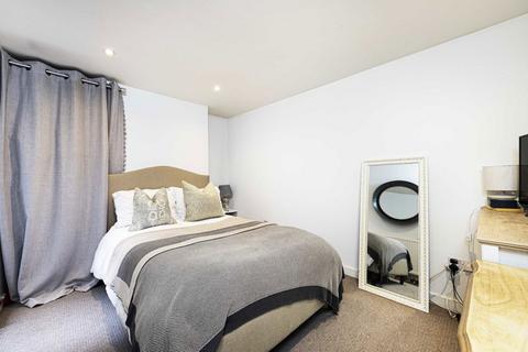 3 bedroom flat for sale, Salisbury Pavement, London SW6