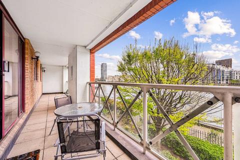 2 bedroom flat for sale, William Morris Way, London SW6