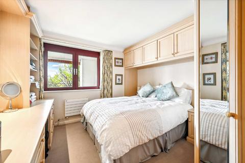 2 bedroom flat for sale, William Morris Way, London SW6