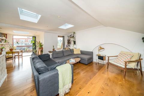 2 bedroom flat for sale, Chaldon Road, London SW6