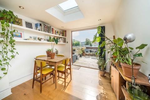 2 bedroom flat for sale, Chaldon Road, London SW6