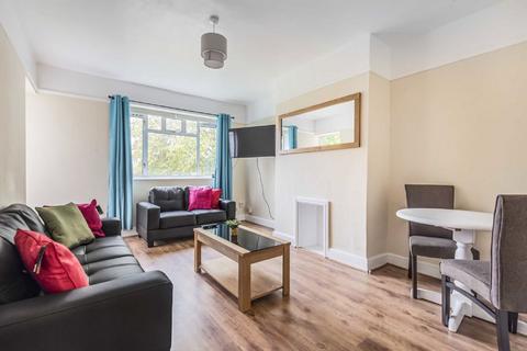 3 bedroom flat for sale, Broomhouse Lane, London SW6