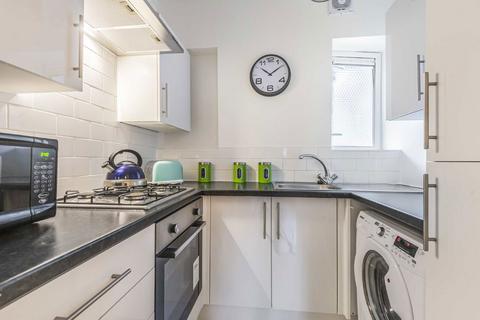 3 bedroom flat for sale, Broomhouse Lane, London SW6