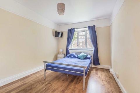 3 bedroom flat for sale, Broomhouse Lane, London SW6