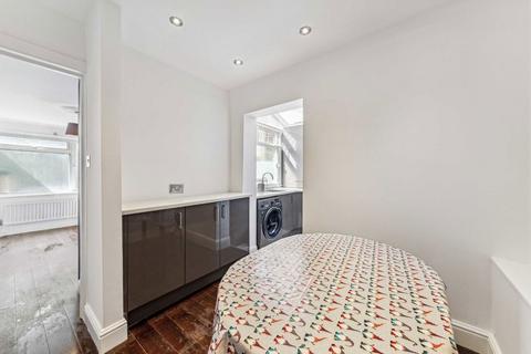 2 bedroom flat for sale, Pellant Road, London SW6