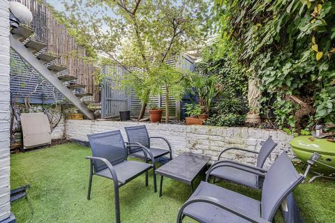 3 bedroom flat for sale, Lillie Road, London SW6