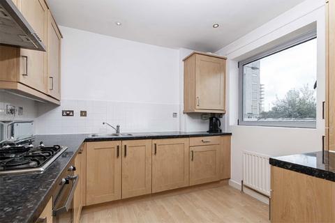 2 bedroom flat to rent, Townmead Road, London SW6