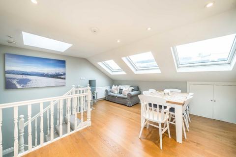 3 bedroom flat for sale, Broughton Road, London SW6