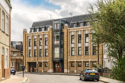 3 bedroom flat for sale, Broughton Road, London SW6