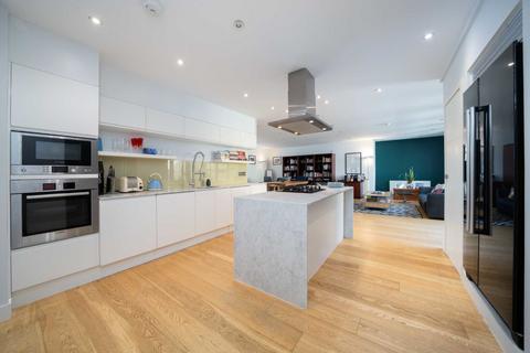 3 bedroom flat for sale, Broughton Road, London SW6