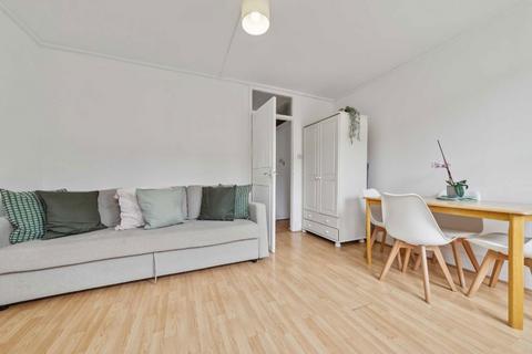 3 bedroom flat for sale, Fulham Road, London SW6