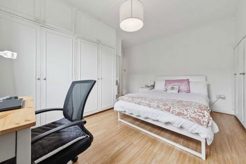 3 bedroom flat for sale, Fulham Road, London SW6