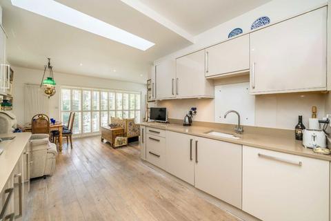 2 bedroom flat for sale, Munster Road, London SW6