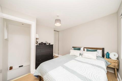 2 bedroom flat for sale, Halford Road, London SW6