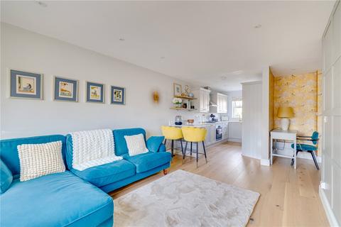 5c Maynard Close, London, SW6 2EN