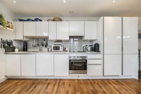 3 bedroom flat for sale, John Donne Way, London SE10