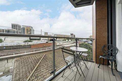 3 bedroom flat for sale, John Donne Way, London SE10