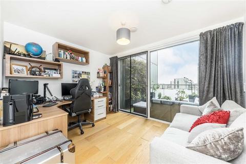 3 bedroom flat for sale, Peartree Way, London SE10