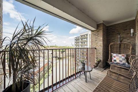 2 bedroom flat for sale, Greenwich High Road, London SE10