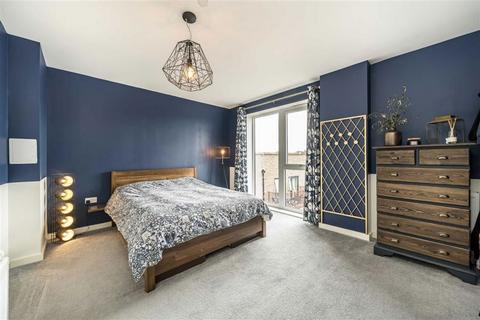 2 bedroom flat for sale, Greenwich High Road, London SE10