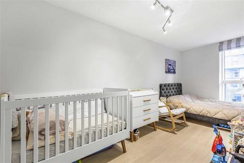 3 bedroom flat for sale, Banning Street, London SE10