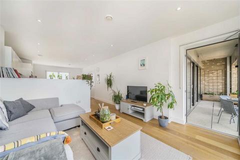 2 bedroom flat for sale, Peartree Way, London SE10