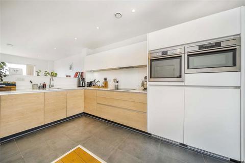 2 bedroom flat for sale, Peartree Way, London SE10