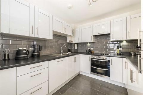 2 bedroom flat for sale, Parkside Avenue, London SE10