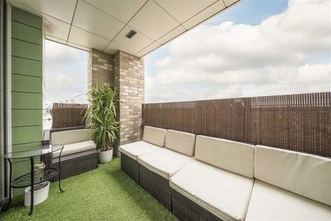 2 bedroom flat for sale, Telcon Way, London SE10