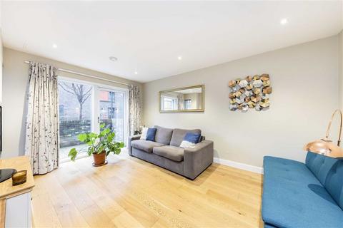 3 bedroom flat for sale, Peartree Way, London SE10